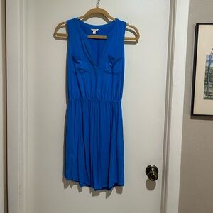V neck, above the knee lighter royal blue casual dress